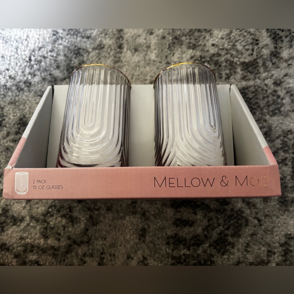 NIB Mellow & Mod 2-Pack Glassware Set 15oz Gold Rim Ribbed Tumblers - Picture 1 of 5